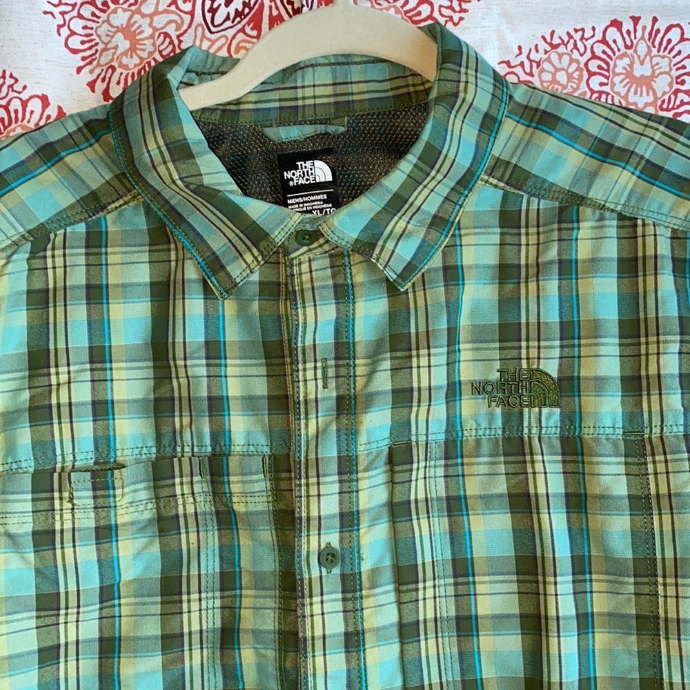 LIKE NEW The North Face Plaid Button Up Shirt